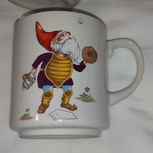 Vintage Set of 4 Sporting Elves Gnomes Mugs‎ Cups - Picture 4 of 6
